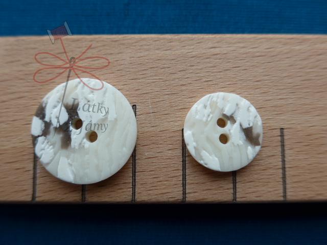 Knoflík bílý se vzorem