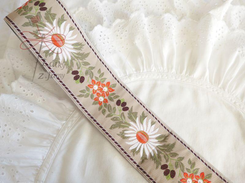 Stuha - Tmavě béžová bílý květ s červenými