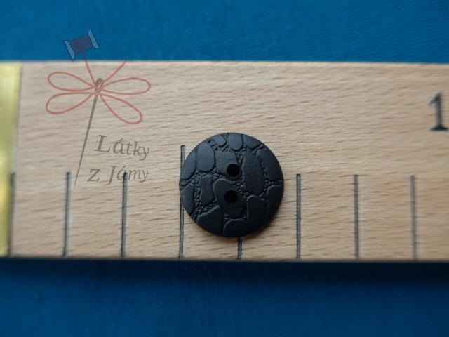 Knoflík černý se vzorem 