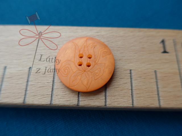 Knoflík oranžový s gravírovanou květinou- 23mm