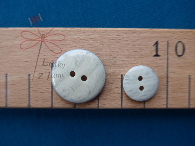 Knoflík šedý žíhaný