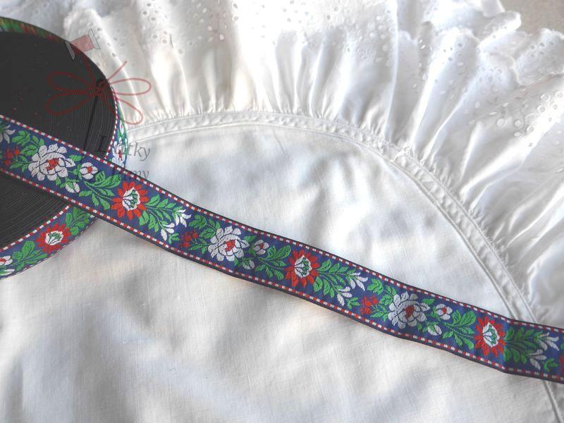 Stuha - Tmavě modrá s bílou růží