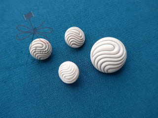 Knoflík světlý vlny