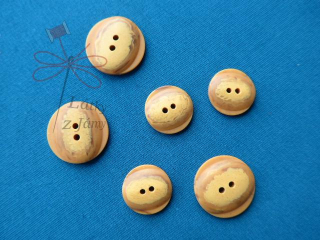 Knoflík hnědý žíhaný