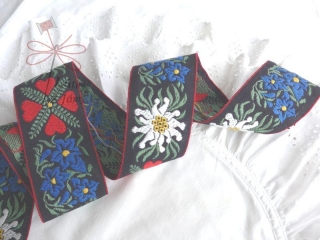 Stuha - Černá se srdíčky