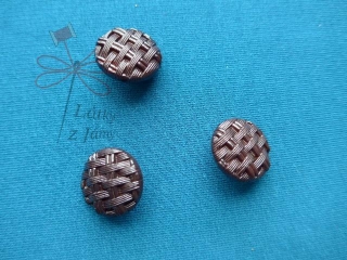 Knoflík tmavě hnědý s pleteným vzorem - 21 mm