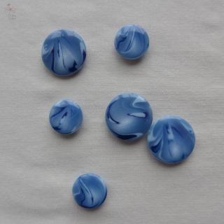 Knoflík modrý vzorovaný